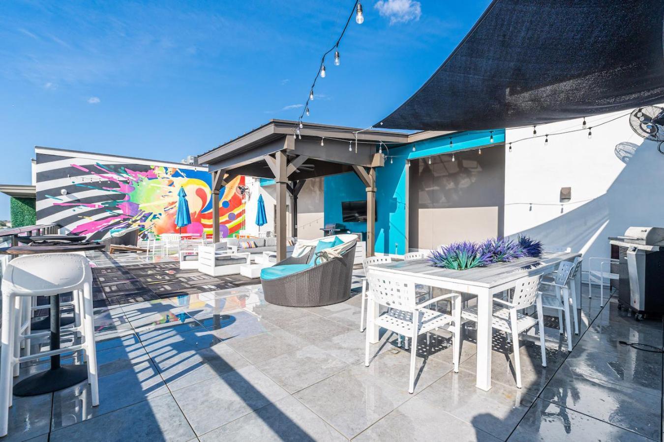 Tropical Field 1 Bed In Downtown With Free Parking Apartment St. Petersburg Bagian luar foto