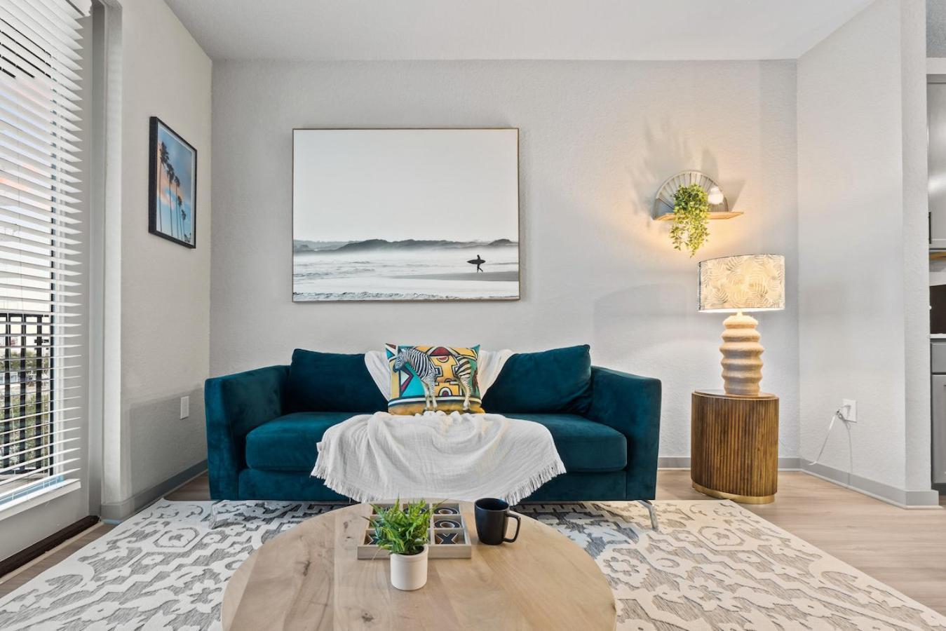 Tropical Field 1 Bed In Downtown With Free Parking Apartment St. Petersburg Bagian luar foto