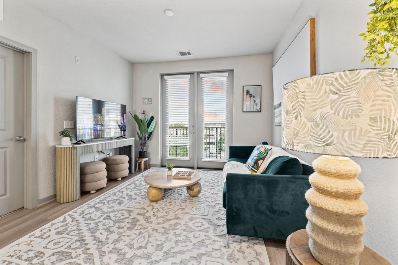 Tropical Field 1 Bed In Downtown With Free Parking Apartment St. Petersburg Bagian luar foto