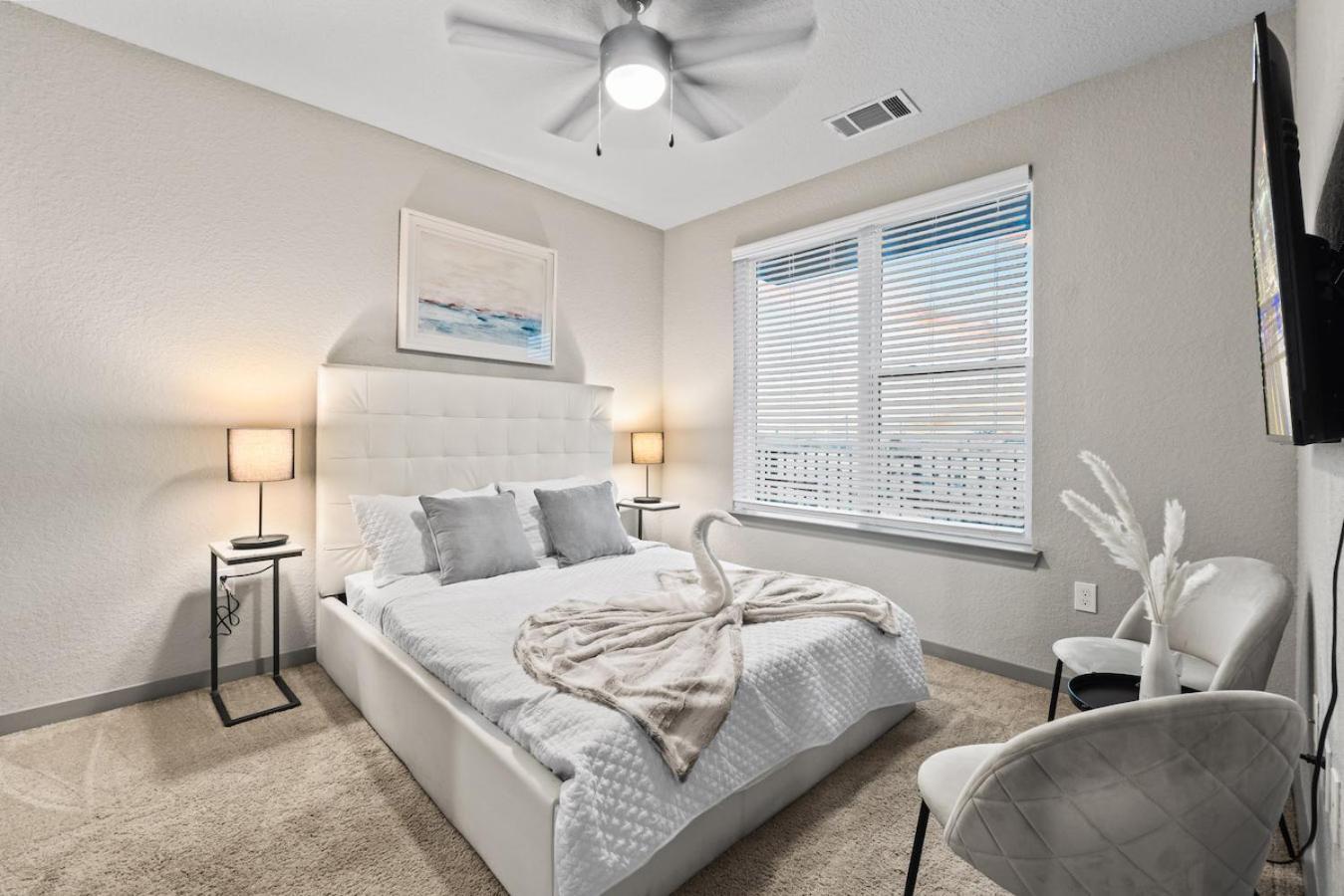 Tropical Field 1 Bed In Downtown With Free Parking Apartment St. Petersburg Bagian luar foto