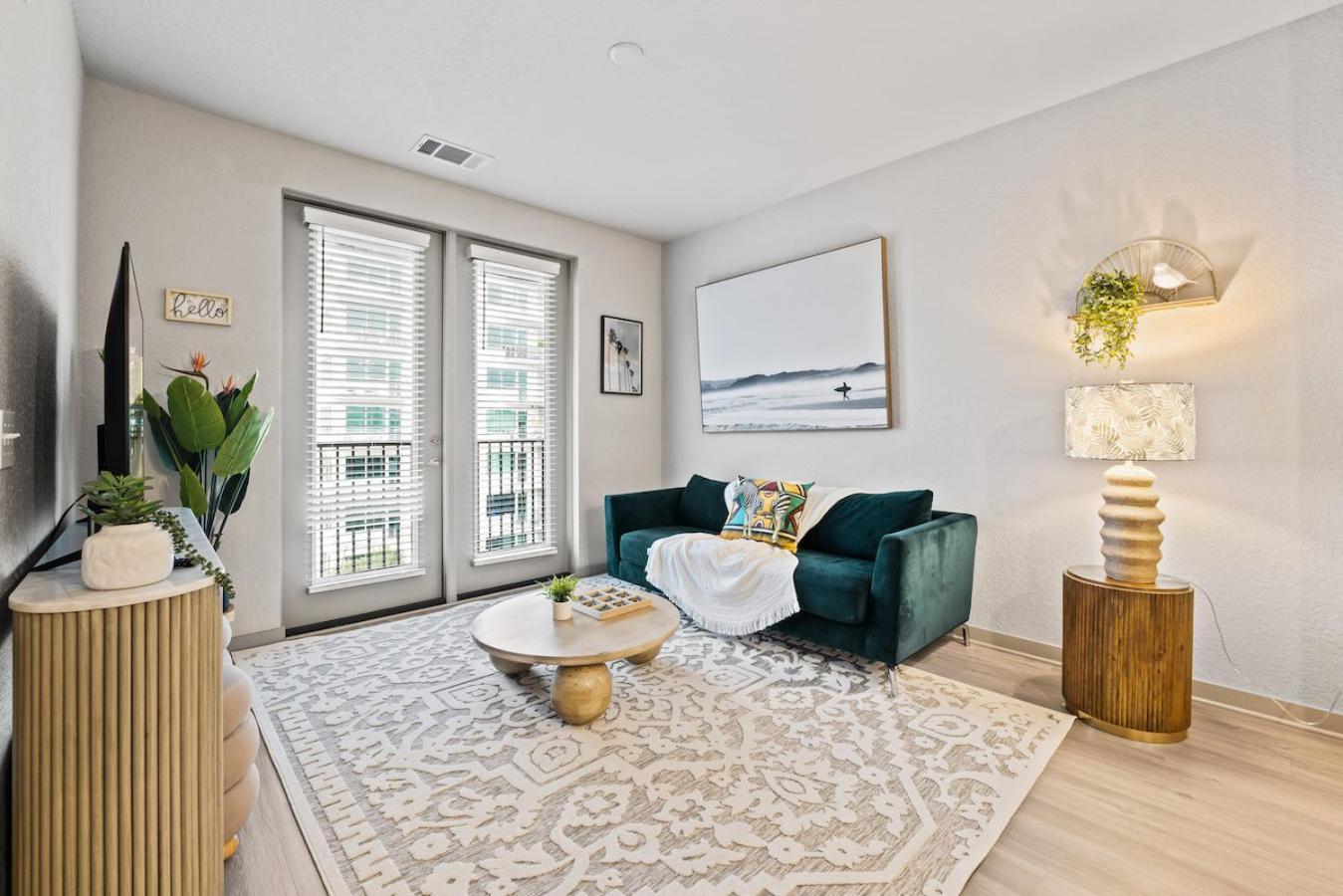 Tropical Field 1 Bed In Downtown With Free Parking Apartment St. Petersburg Bagian luar foto