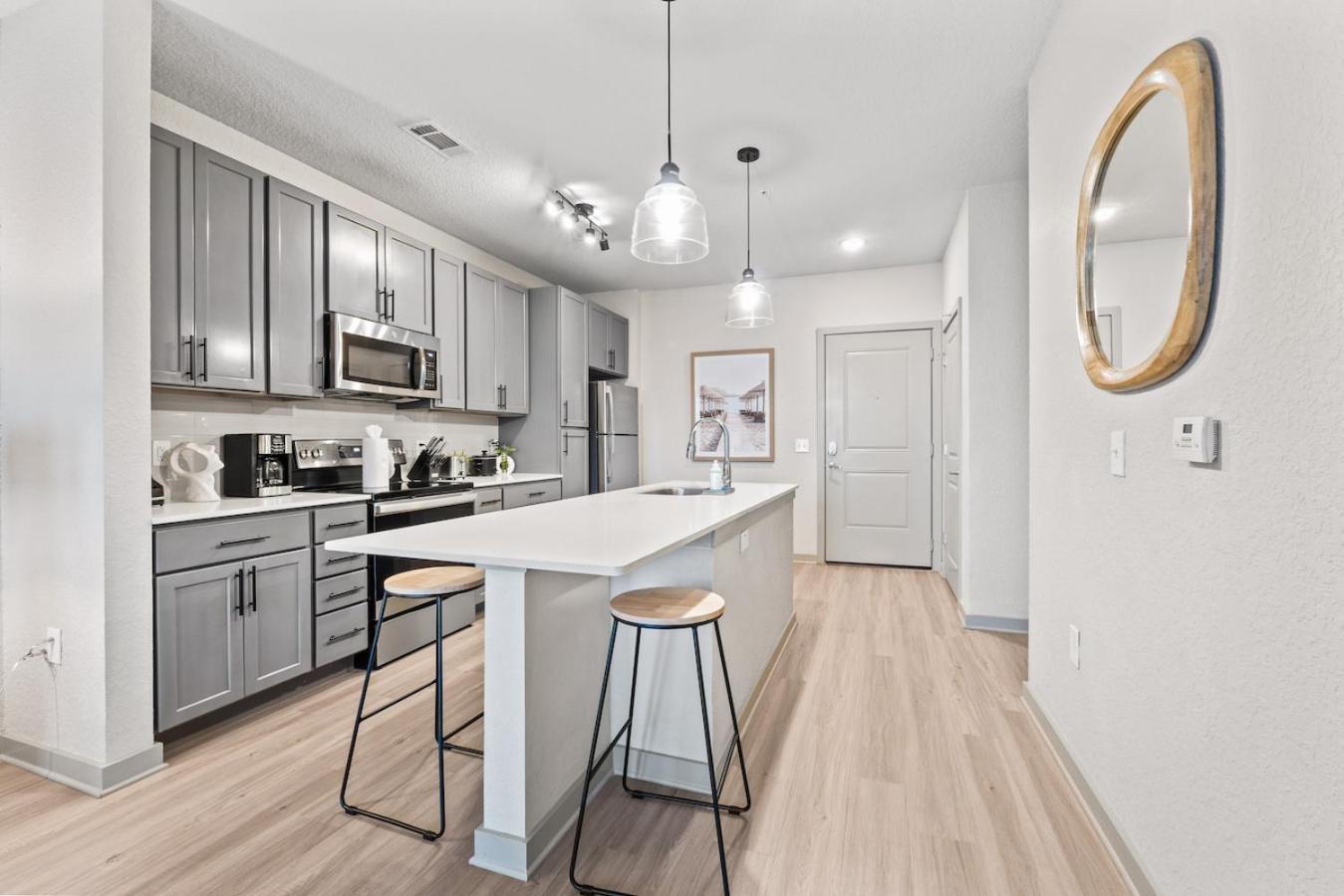 Tropical Field 1 Bed In Downtown With Free Parking Apartment St. Petersburg Bagian luar foto
